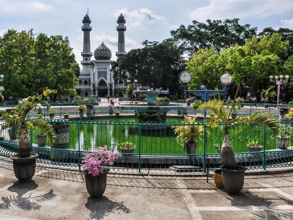Hotel Santosa Маланг Экстерьер фото