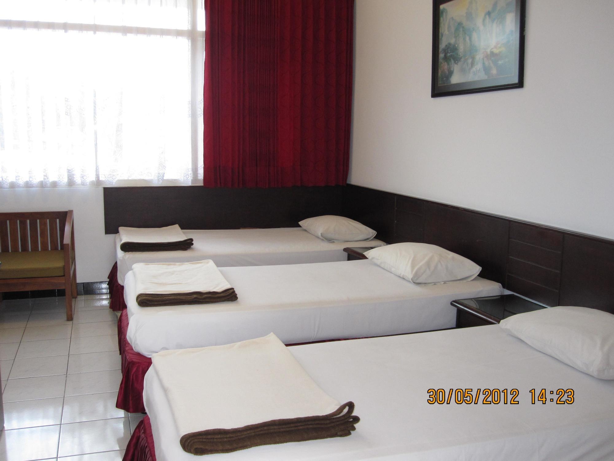 Hotel Santosa Маланг Экстерьер фото